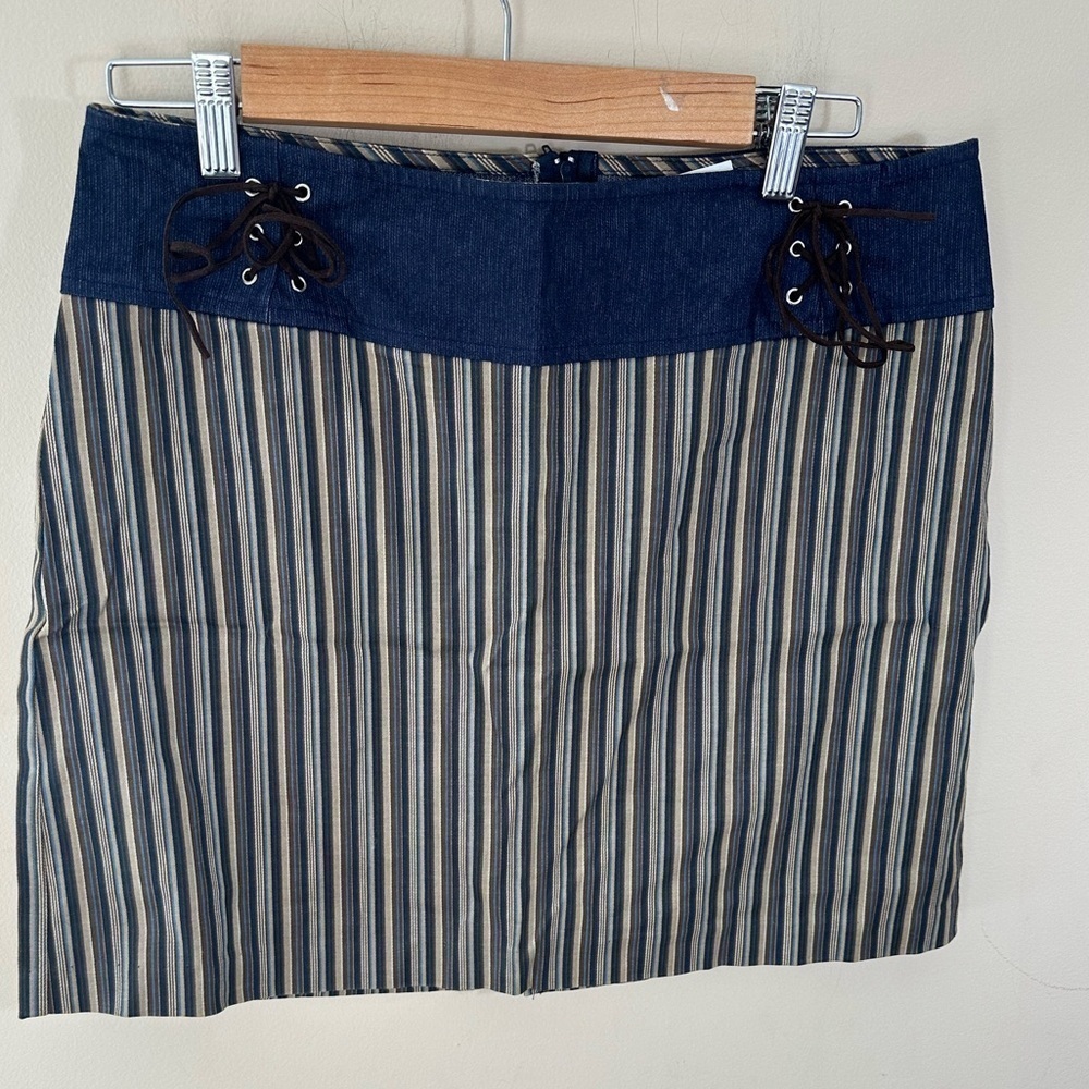 y2k pinstripe lace up skirt juniors 11 or size M?